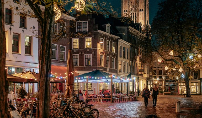 Domtoren in Utrecht lichtjes avond winter